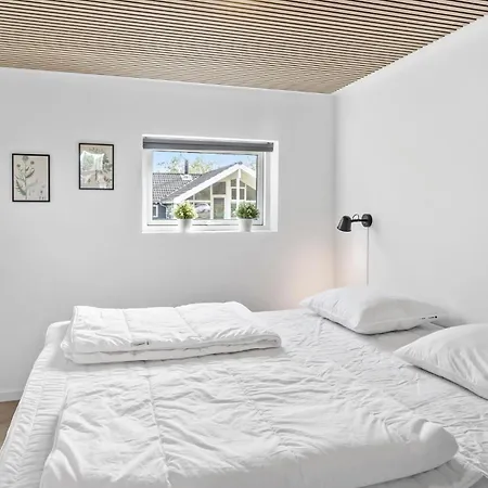 Vakantiehuis 3 Bedroom Beautiful In Vaeggerlose