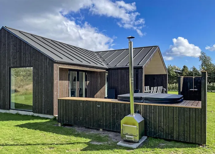 3 Bedroom Beautiful In Vaeggerlose Hébergement de vacances *